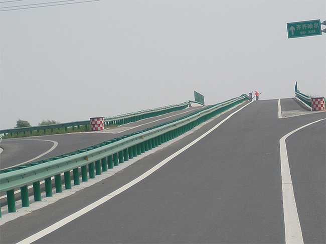 文山高速公路护栏的材质与规格