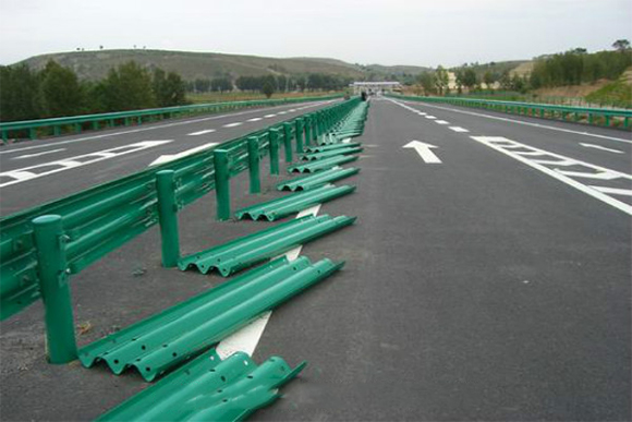 文山波形护栏的维护与管理确保道路安全的关键步骤